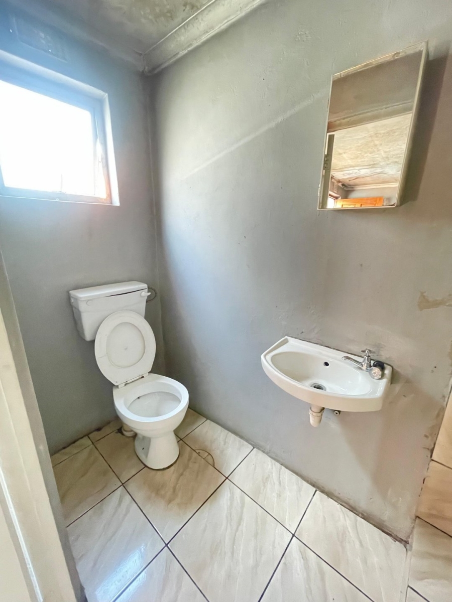7 Bedroom Property for Sale in Delft South Western Cape